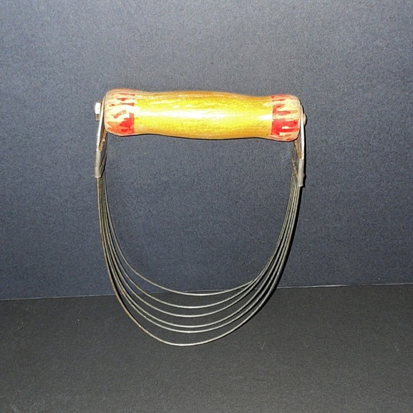 Vintage Potato Masher Wood Handle Kitchen Hand Manual Gadgets Tools Baking Prep - Picture 2 of 10